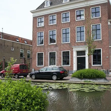 Bright Canal Apartment Gouda