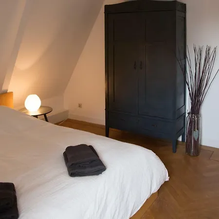 Bright Canal Apartment Gouda