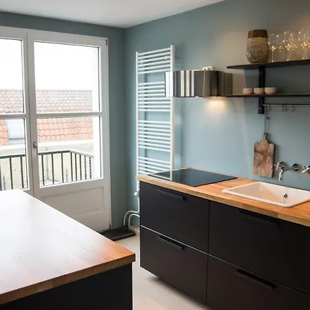 Bright Canal Apartment *