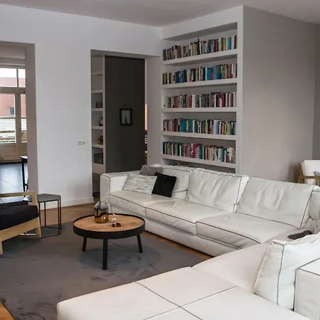 Bright Canal Apartment *